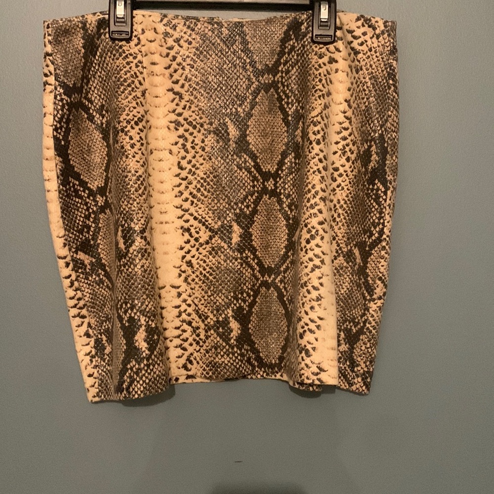 Snake skin skirt Size large